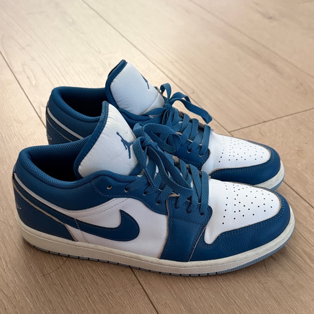 Nike Men's Teal and White Sneakers